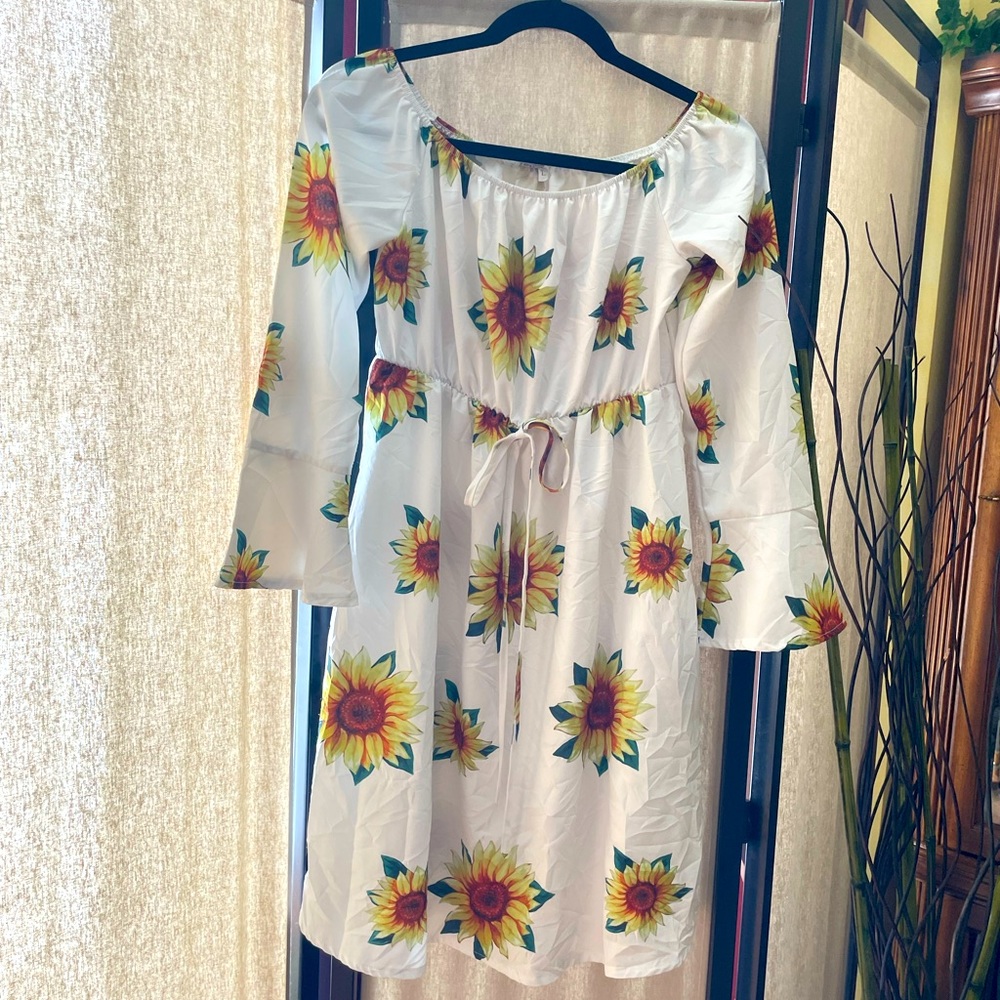 Peasant Dress in Size Large with yellow sunflowers 🌻 over a white background.